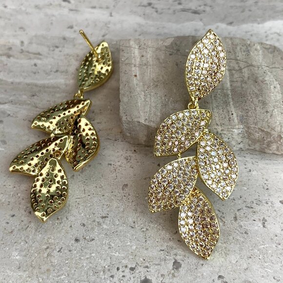 NEW~ Anthropologie SHASHI Gold Pavé Crystal Leaf Dangle Earrings - Picture 5 of 12